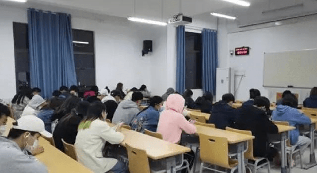 學院領導到校醫(yī)院查看校產使用情況