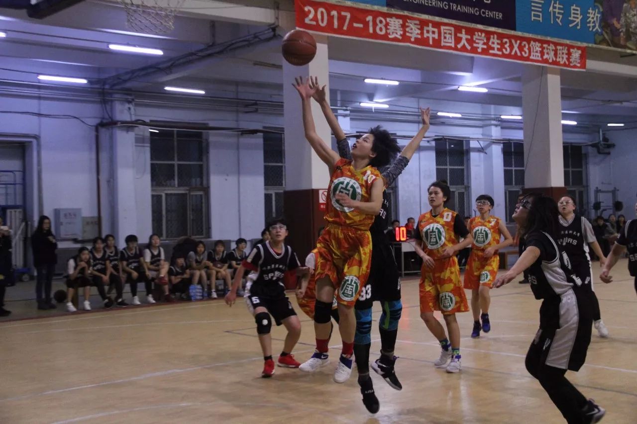 我院男子籃球隊(duì)勇奪山東省大學(xué)生籃球錦標(biāo)賽冠軍，榮膺第26屆中國(guó)大學(xué)生籃球三級(jí)聯(lián)賽山東賽區(qū)基層賽桂冠！