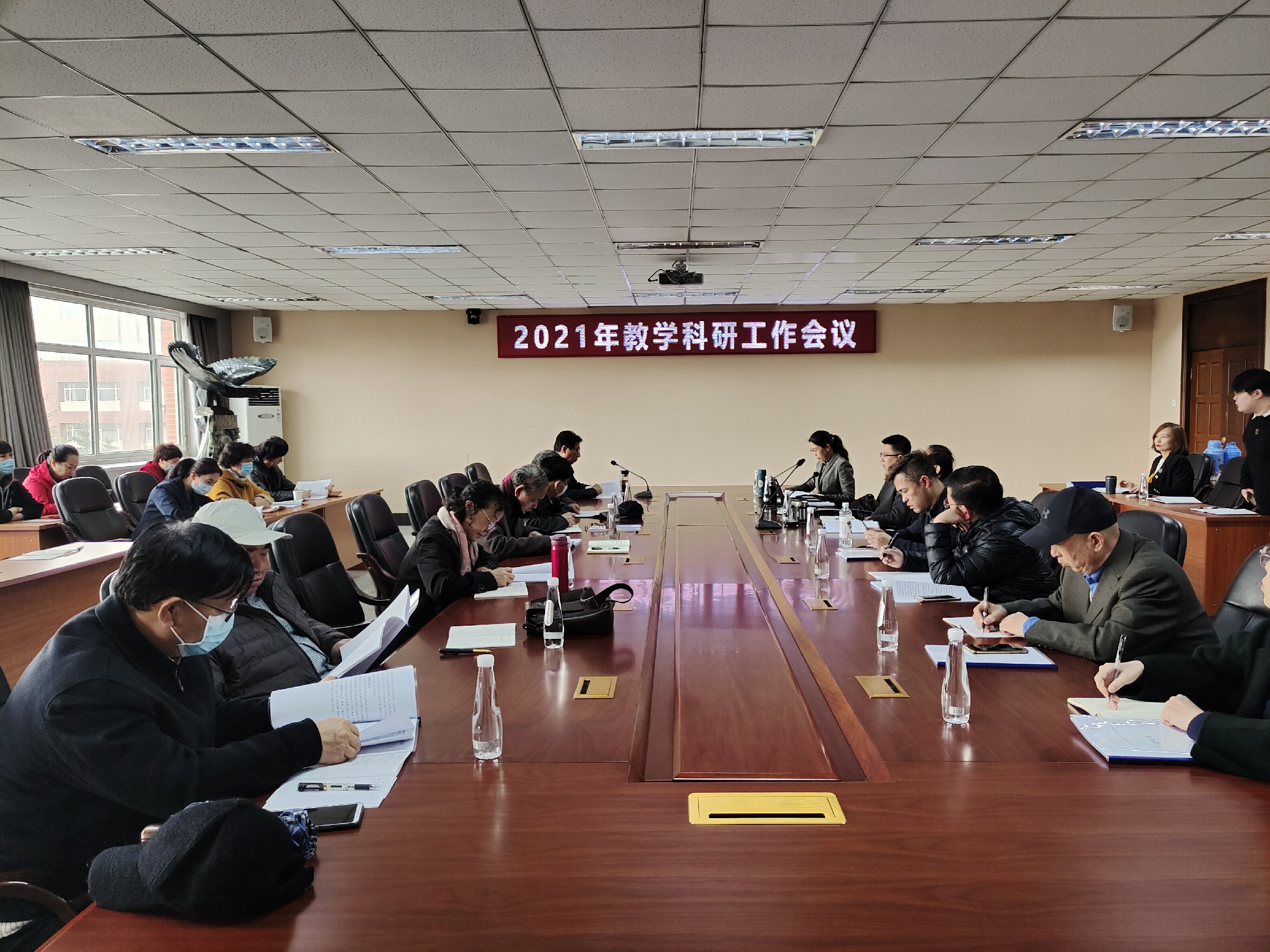 學(xué)院召開教學(xué)科研工作推進(jìn)會(huì)議，深化內(nèi)涵建設(shè)，提升教育質(zhì)量