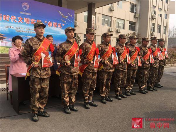 唱響雙擁曲，學(xué)院師生為泰安市入伍新兵壯行的動人篇章