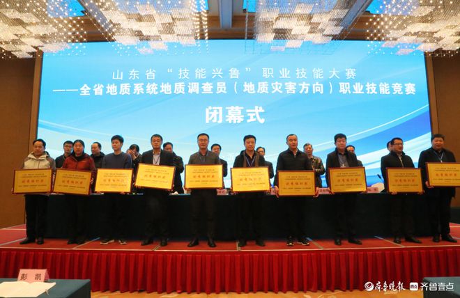 山東省技能興魯大賽及全國(guó)服裝制版師選拔賽中我院榮獲一等獎(jiǎng)