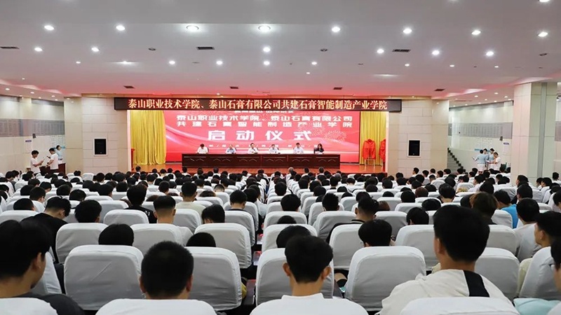 黨委副書記、院長崔耕虎對學(xué)院綜合檔案工作的調(diào)研