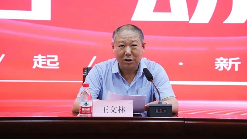 黨委副書記、院長崔耕虎對學(xué)院綜合檔案工作的調(diào)研