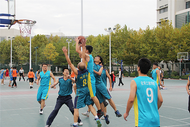 迎籃而上，學(xué)院男子教工籃球賽圓滿落幕