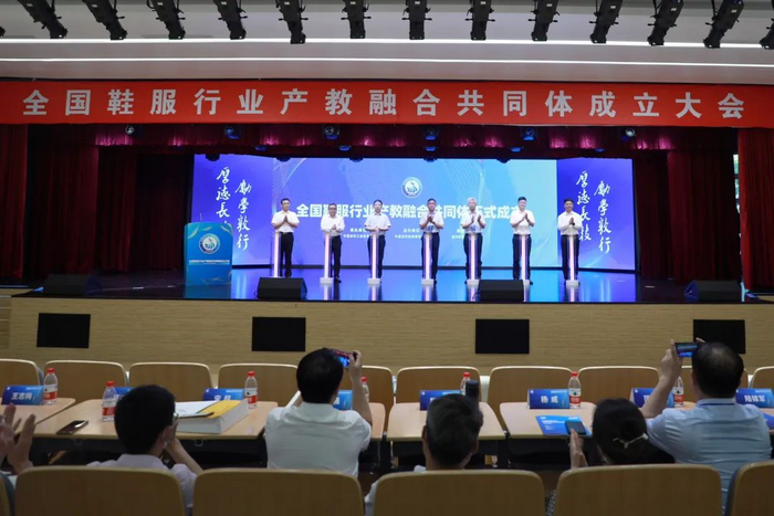 泰安市現(xiàn)代服務(wù)業(yè)產(chǎn)教融合共同體新媒體運營與現(xiàn)代物流產(chǎn)業(yè)學(xué)院啟動儀式舉行