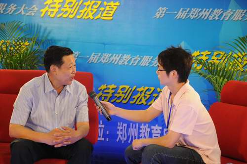 全國職教展覽會(huì)上的聲音，學(xué)院黨委副書記、院長崔耕虎接受媒體采訪