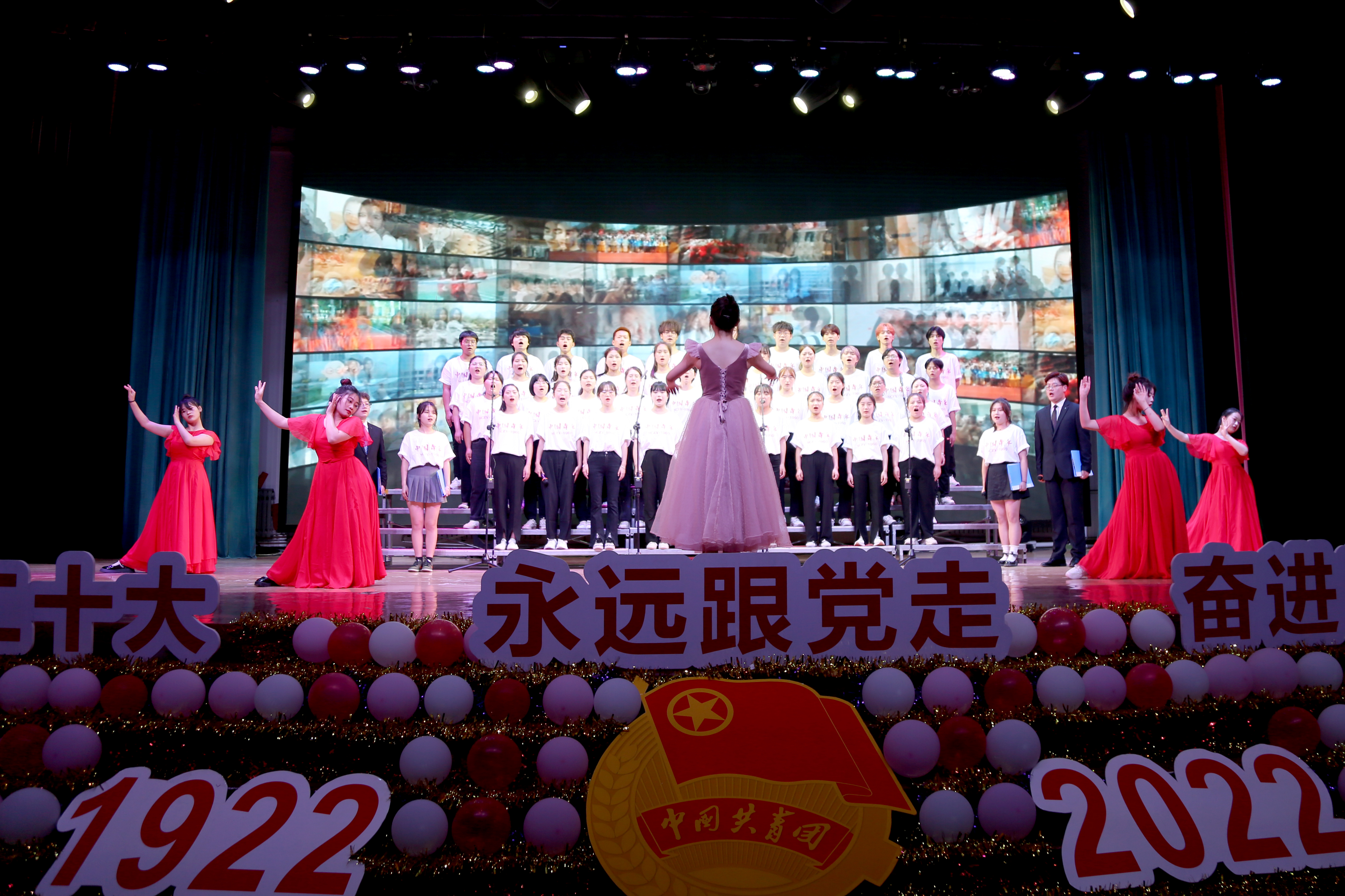 紅心向黨，青春綻放——大型文藝展演活動(dòng)紀(jì)實(shí)