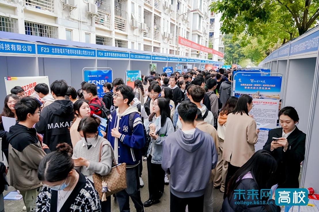 學(xué)院召開2023屆畢業(yè)生就業(yè)工作調(diào)度會(huì)，共謀發(fā)展，助力青春起航