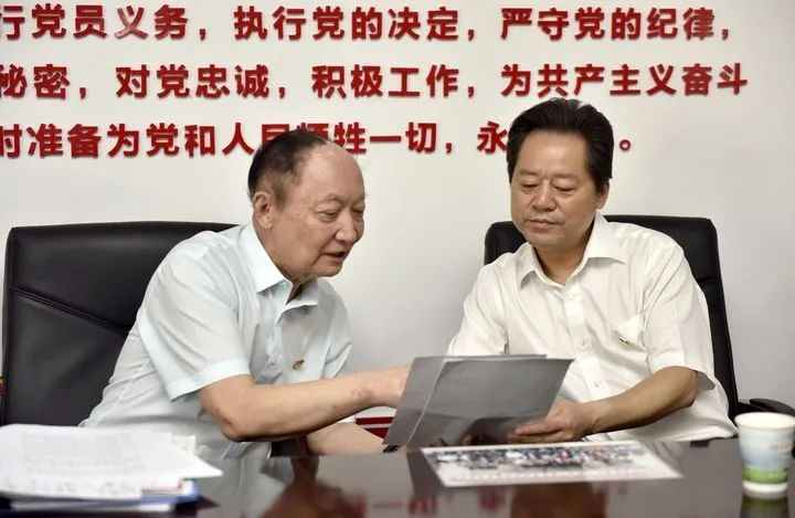 學(xué)院領(lǐng)導(dǎo)崔耕虎慰問基層，暖心走訪慰問駐村第一書記及困難群眾，關(guān)懷老黨員與退休老領(lǐng)導(dǎo)
