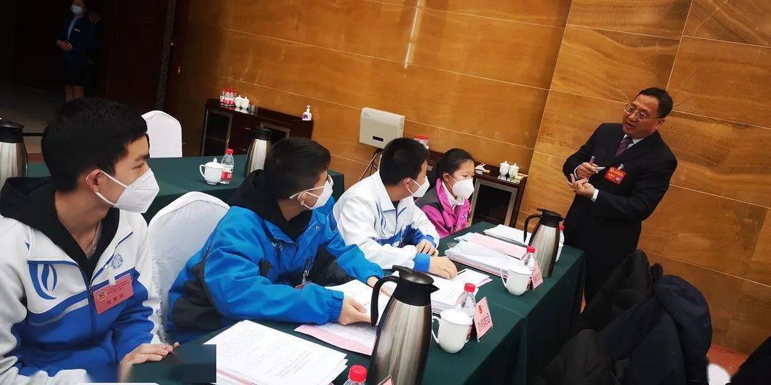 我院政協(xié)委員參加市政協(xié)十四屆二次會議展現(xiàn)參政議政風(fēng)采