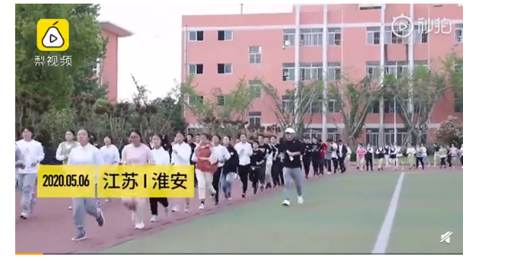 新華每日電訊刊發(fā)我院報道，孟津雙語學(xué)校腳下的職業(yè)學(xué)院——三鏈融合打造創(chuàng)業(yè)就業(yè)搖籃