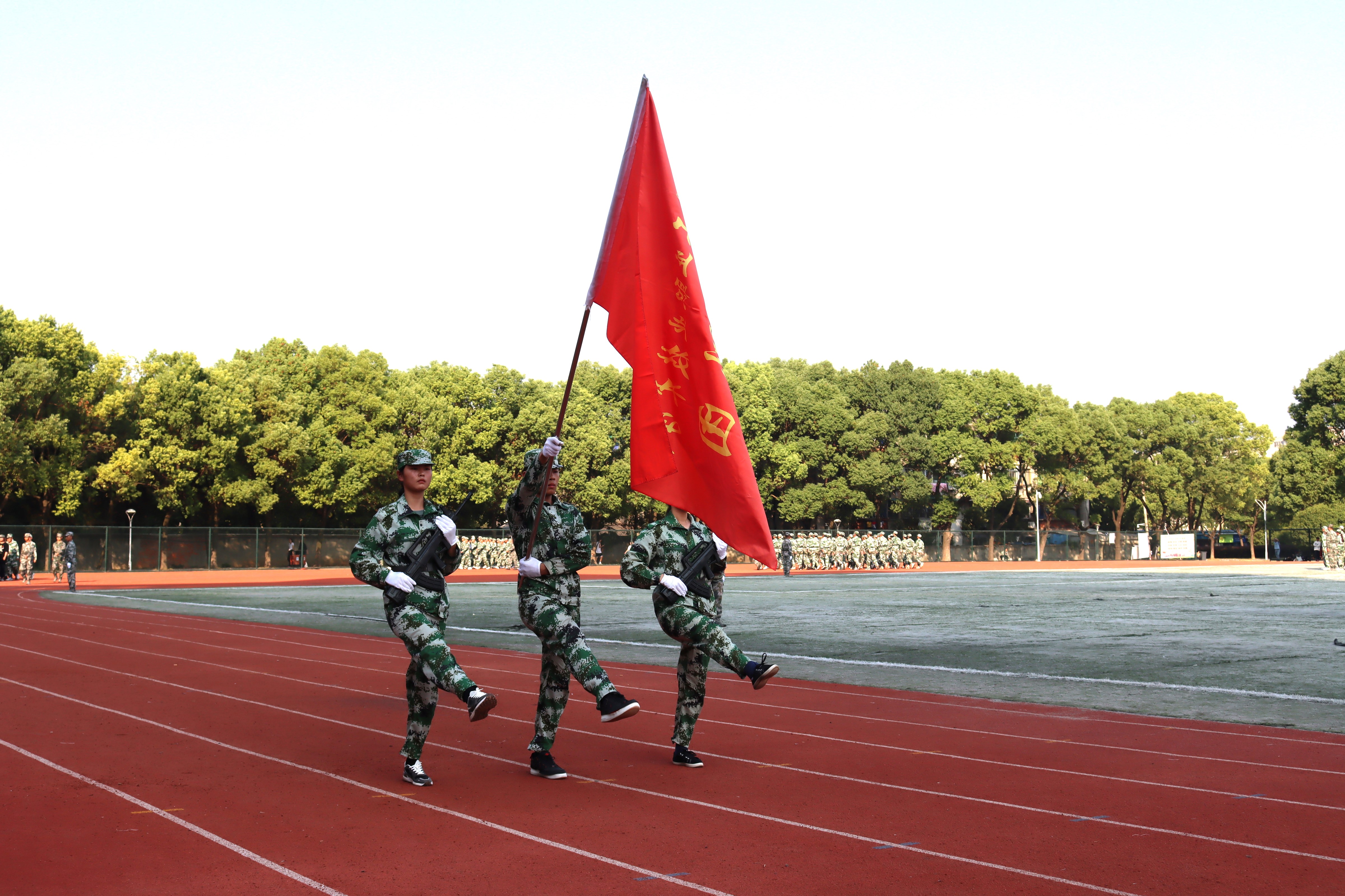 我院舉行2022年新生軍訓(xùn)閉訓(xùn)式，磨礪青春，揚帆起航