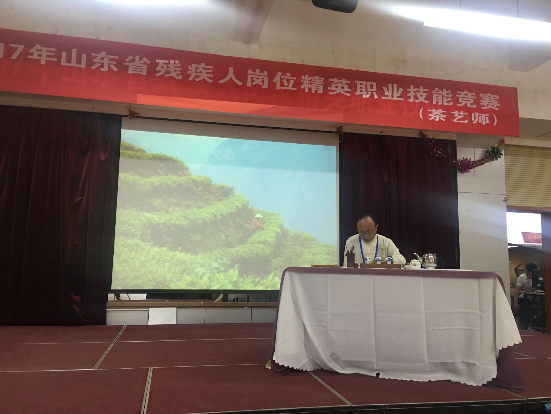 我院教師在山東省殘疾人職業(yè)技能大賽中榮獲優(yōu)秀裁判員稱號，展現(xiàn)卓越才華風(fēng)采