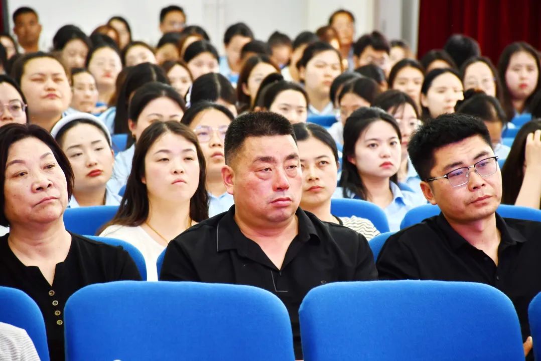 孟津雙語學(xué)校職業(yè)技術(shù)學(xué)院作風(fēng)整頓與師德師風(fēng)警示教育大會(huì)啟動(dòng)