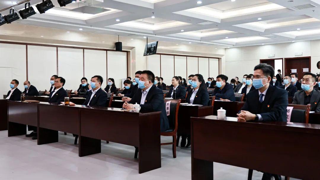學(xué)院召開全面從嚴(yán)治黨與黨風(fēng)廉政建設(shè)工作會(huì)議，聚焦新時(shí)代要求，深化廉潔建設(shè)行動(dòng)