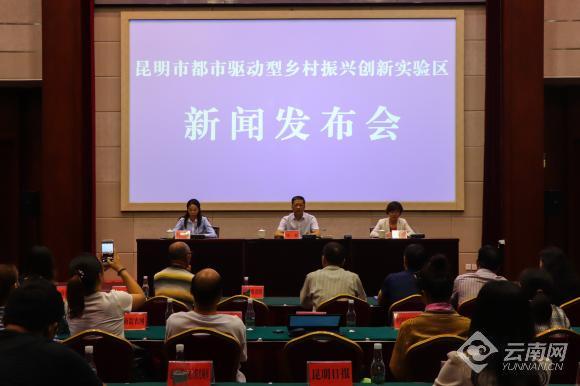 學(xué)院與孟津雙語學(xué)校茶溪谷農(nóng)業(yè)有限公司共建鄉(xiāng)村振興產(chǎn)學(xué)研合作基地簽約儀式成功舉行