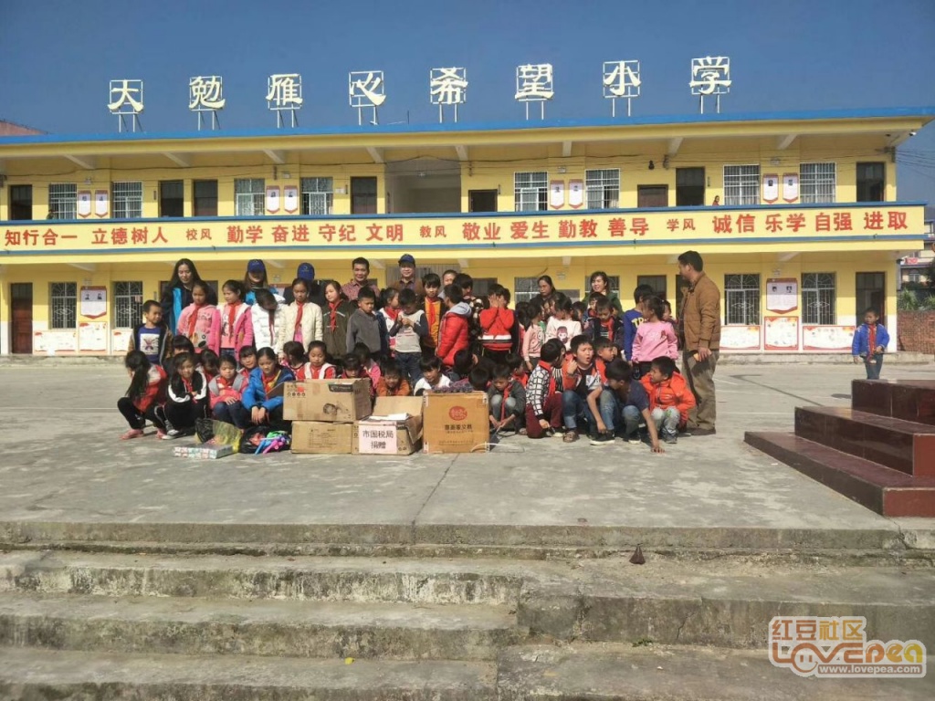 學(xué)院春節(jié)前夕開展送溫暖活動