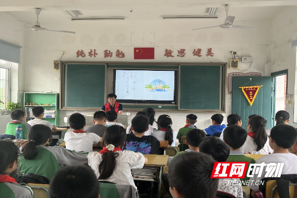 泰安五老志愿者深入學院課堂，講述紅色故事，點燃青春激情