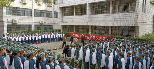 我院開(kāi)展2021級(jí)學(xué)生消防安全法制教育融入軍訓(xùn)活動(dòng)