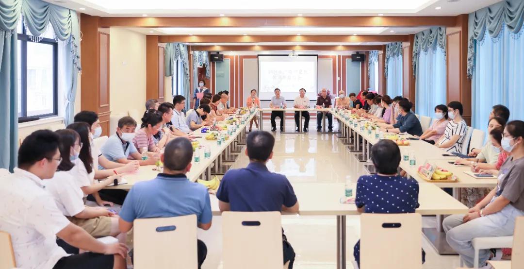 我院歡送2021年秋季應(yīng)征入伍大學(xué)生奔赴軍營