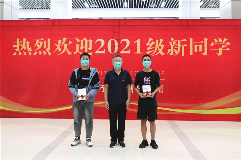 熱烈迎接2021級(jí)新生，7561名新同學(xué)共啟新征程