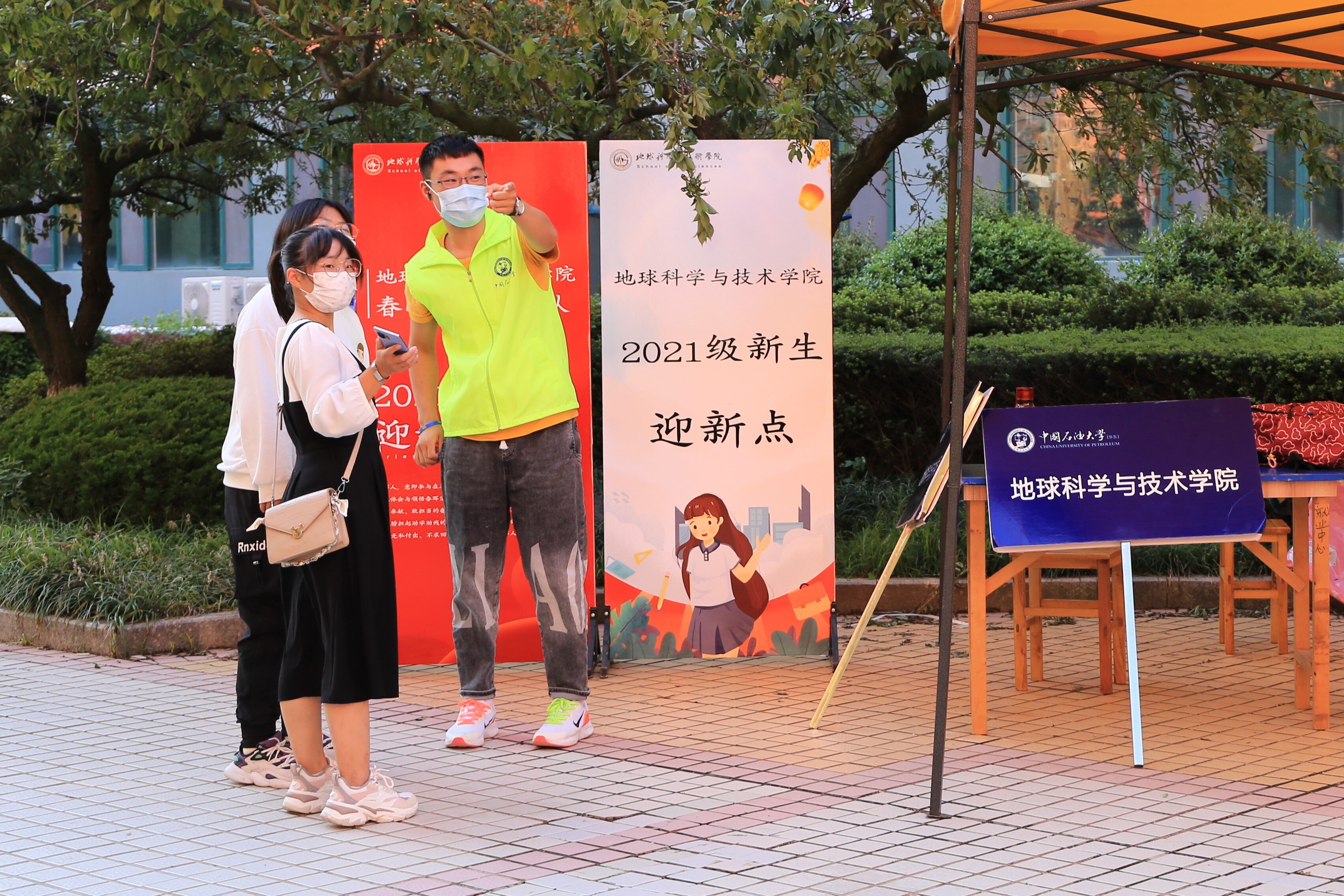 我院熱烈迎接2021級7561名新同學的到來
