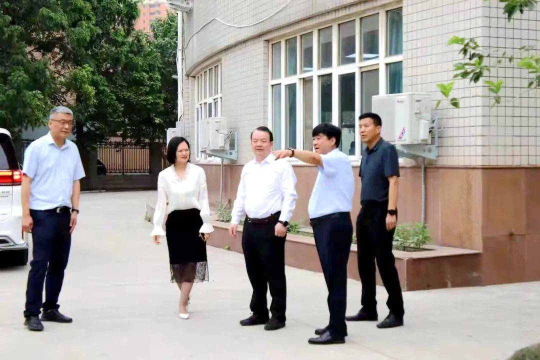 市委常委宣傳部長(zhǎng)劉洪海教師節(jié)走訪慰問，提振人心鼓舞士氣