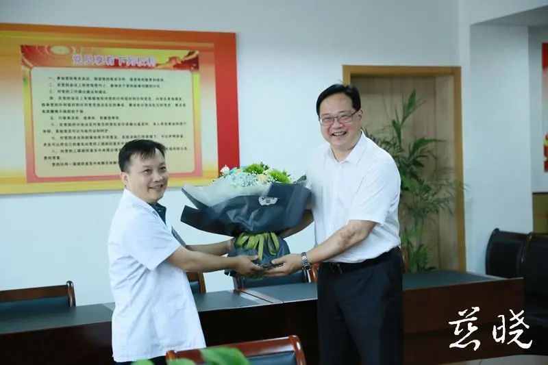 市委常委宣傳部長(zhǎng)劉洪海教師節(jié)走訪慰問我院，溫暖人心鼓舞士氣