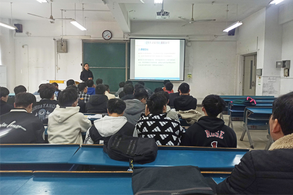 財經(jīng)系新生啟航之旅，學院領導親臨課堂聽取開學第一課，引領新生邁向知識殿堂