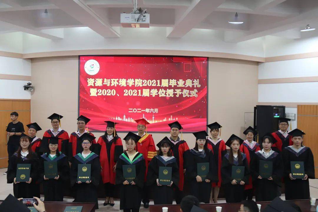 我院舉行盛大的2021屆畢業(yè)生畢業(yè)典禮——鑄就未來，啟航新征程