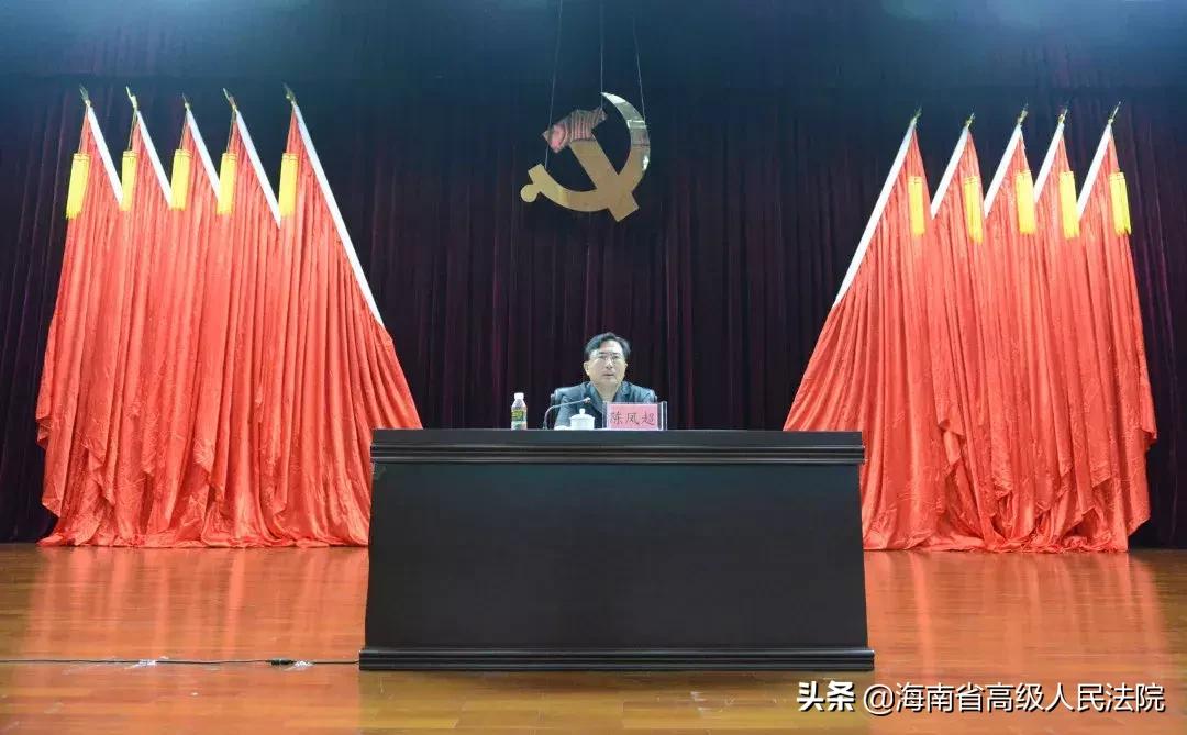 學(xué)院召開廉政談話會(huì)暨黨課，深化廉政建設(shè)，筑牢思想防線——聚焦副科級(jí)以上干部廉政教育會(huì)議