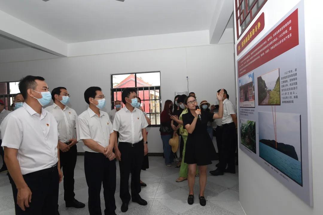 我院開展黨史紅色教育基地暨思想政治理論課實(shí)踐基地揭牌活動(dòng)