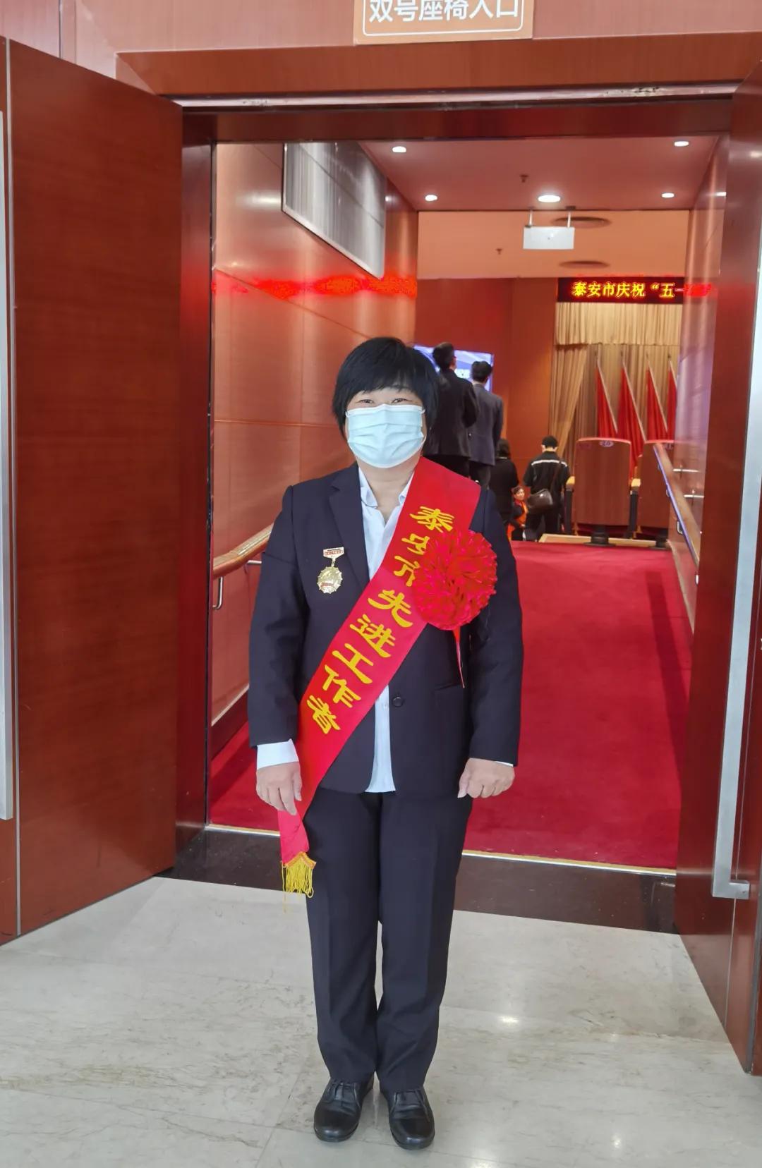 張瑩老師榮獲泰安市先進工作者榮譽稱號，表彰學術成就與卓越貢獻
