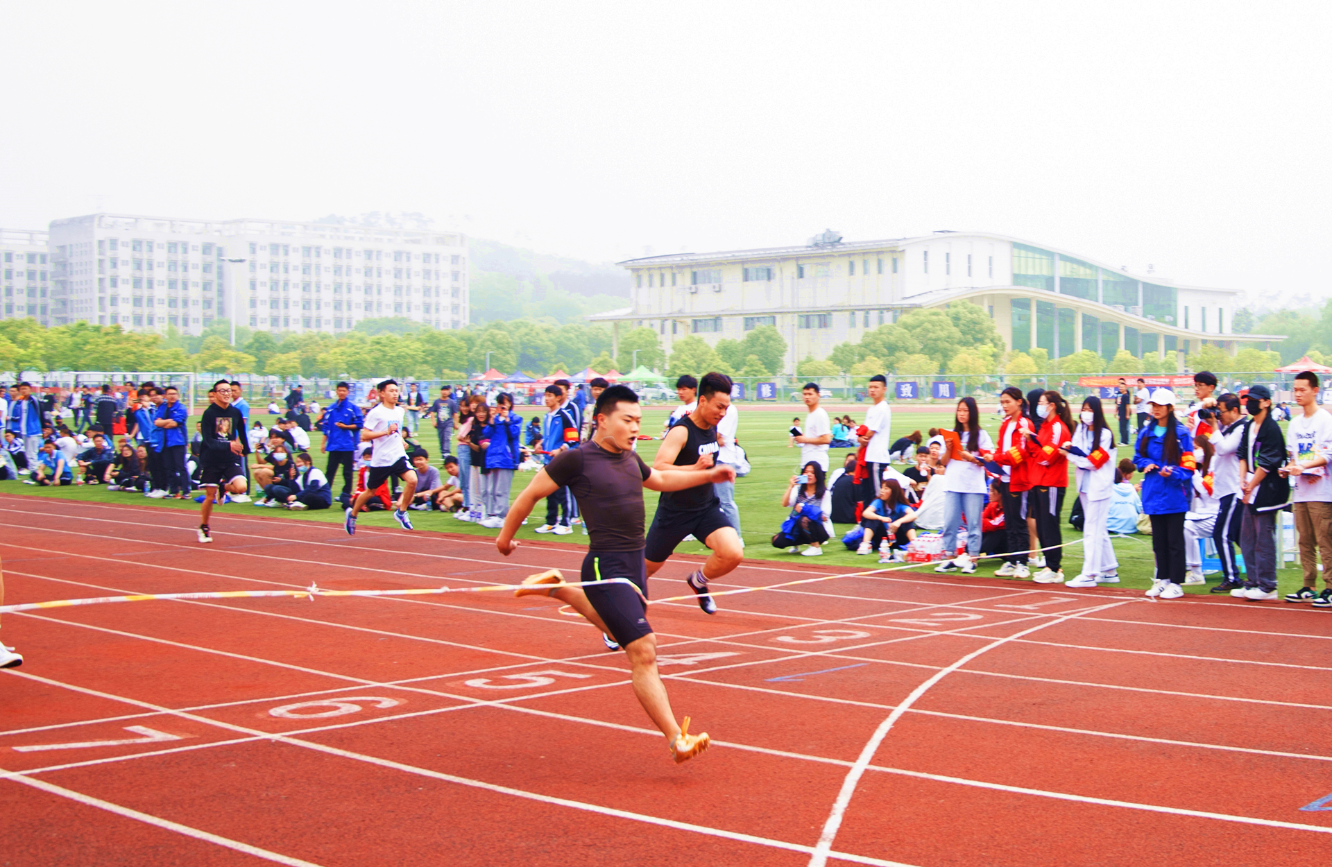 我院舉行2021年春季田徑運動會，激情燃燒的青春盛宴