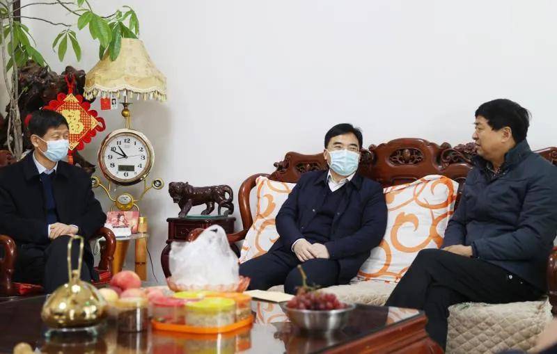 院長(zhǎng)畢于民春節(jié)期間走訪慰問(wèn)學(xué)院駐村工作組，溫暖傳遞，共筑新春希望