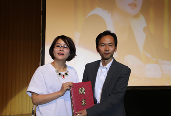 學(xué)院黨委書記張勇華為學(xué)生上形勢政策課