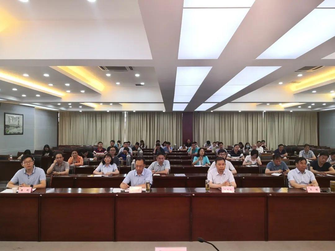 我院舉行形勢(shì)政策專題講座