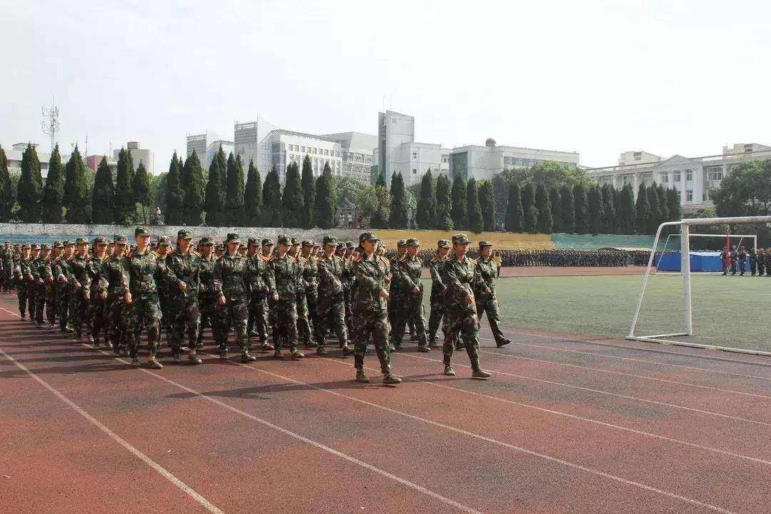 我院舉行2020年新生軍訓(xùn)分列式匯報(bào)展示活動(dòng)紀(jì)實(shí)