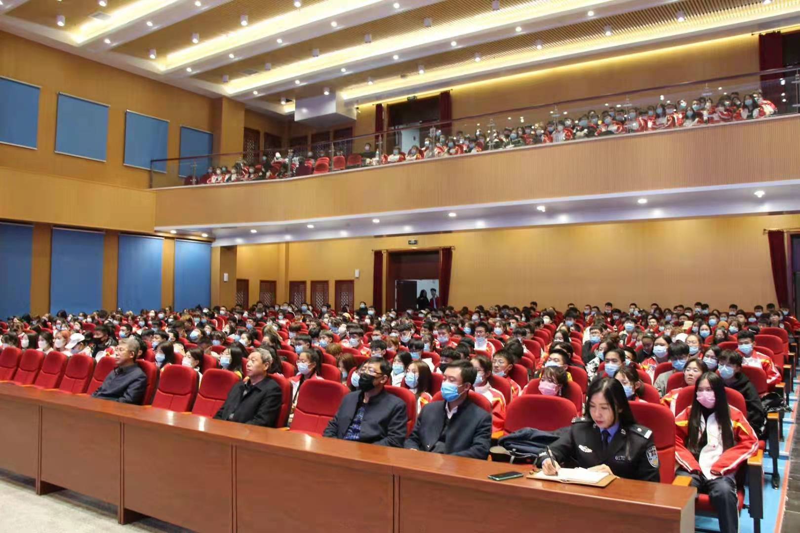 2020級(jí)新生法制安全教育報(bào)告會(huì)在我院舉行