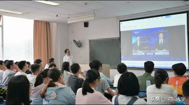 我院召開思政課教師座談會，探討教育教學新動向，深化思政課程內(nèi)涵建設