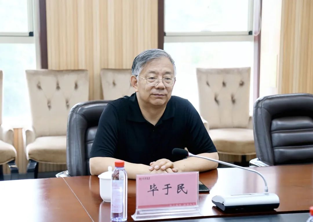 院長畢于民督導(dǎo)新生開學(xué)準備工作，確保新學(xué)年順利起航