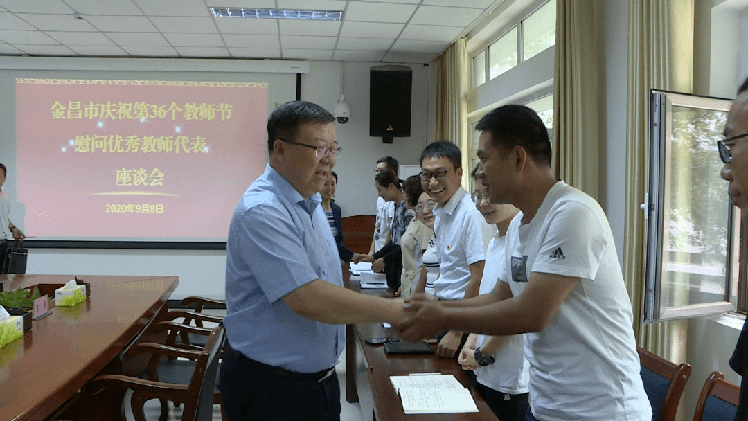 泰安市人大常委會主任唐福泉慰問教師，致敬教育事業(yè)辛勤耕耘者，贊揚教師無私奉獻精神