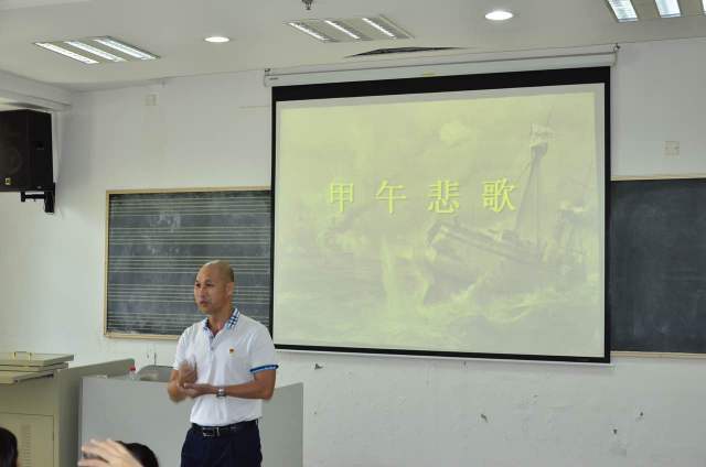 院長(zhǎng)畢于民為學(xué)生上思想政治理論課，深化理論素養(yǎng)，塑造時(shí)代新人