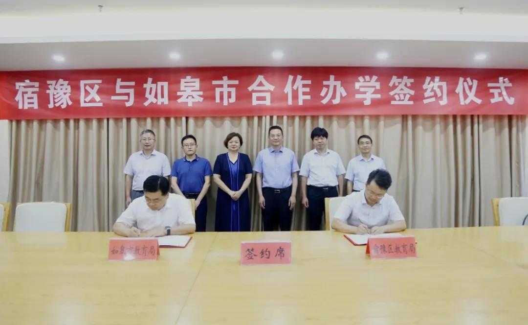 我院與孟津雙語學(xué)校區(qū)部分骨干民營企業(yè)舉行校企合作簽約暨實習(xí)基地授牌儀式