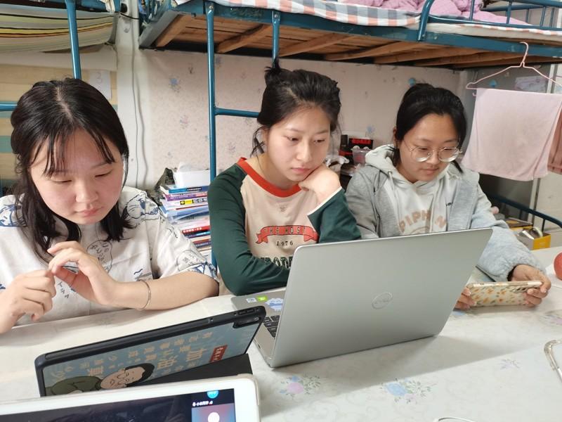 我院師生熱議全國大學(xué)生疫情防控思政大課內(nèi)容，深化疫情防控意識與責(zé)任擔(dān)當(dāng)