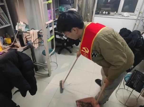 疫情防控黨員志愿服務(wù)活動(dòng)在宿舍區(qū)的實(shí)踐與探索