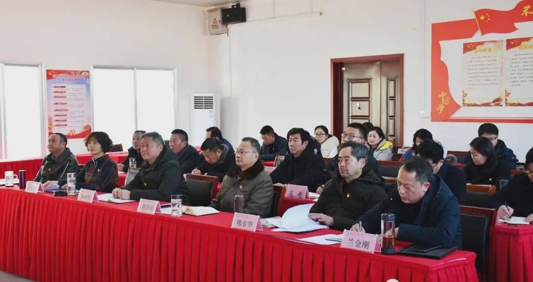 孟津?qū)W校黨委第六次專題學(xué)習(xí)會議，深入貫徹中央八項規(guī)定精神學(xué)習(xí)教育