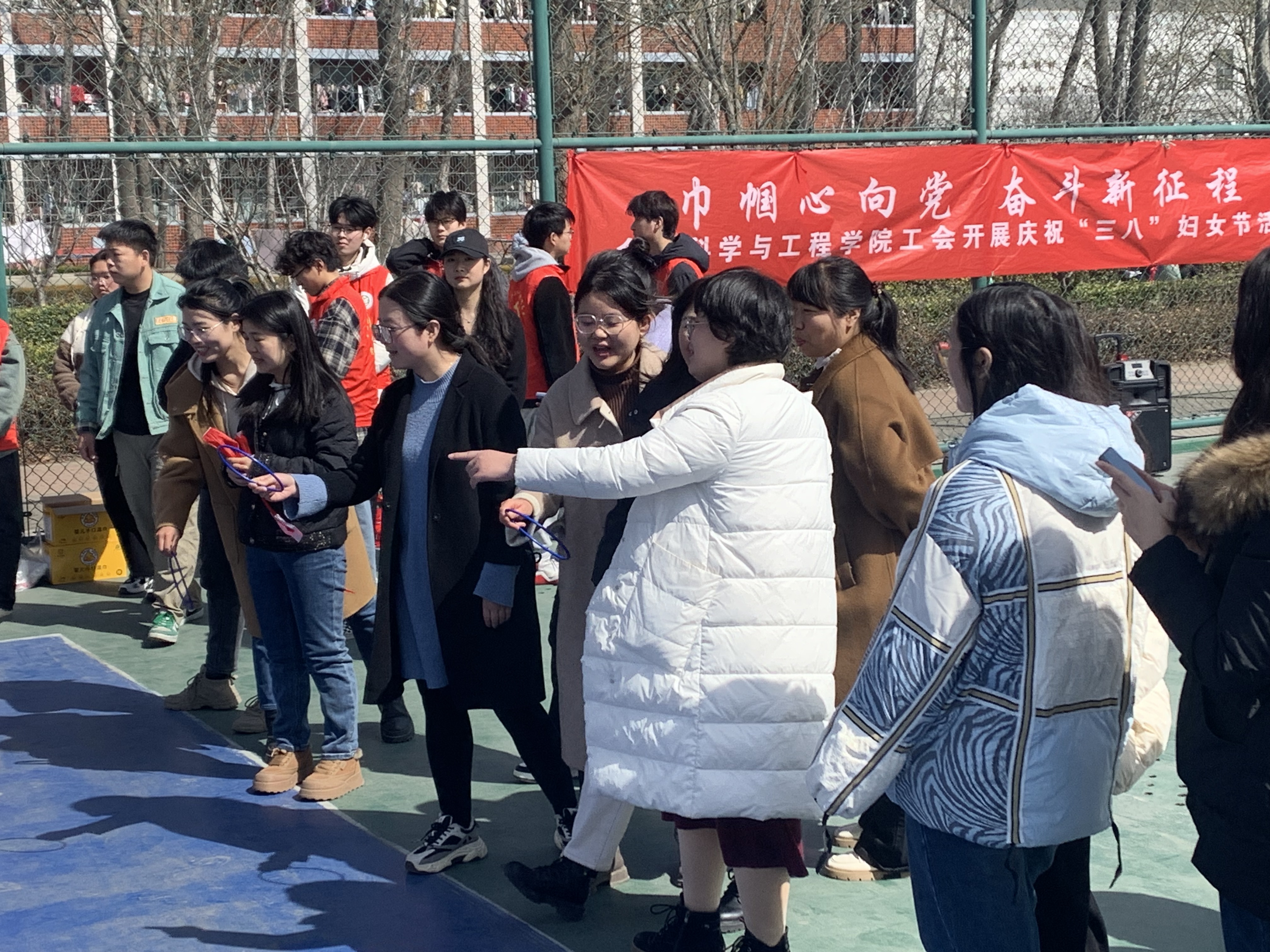 孟津?qū)W校工會(huì)舉辦三八婦女節(jié)慶?；顒?dòng)，守護(hù)健康之美，傳遞春日溫情