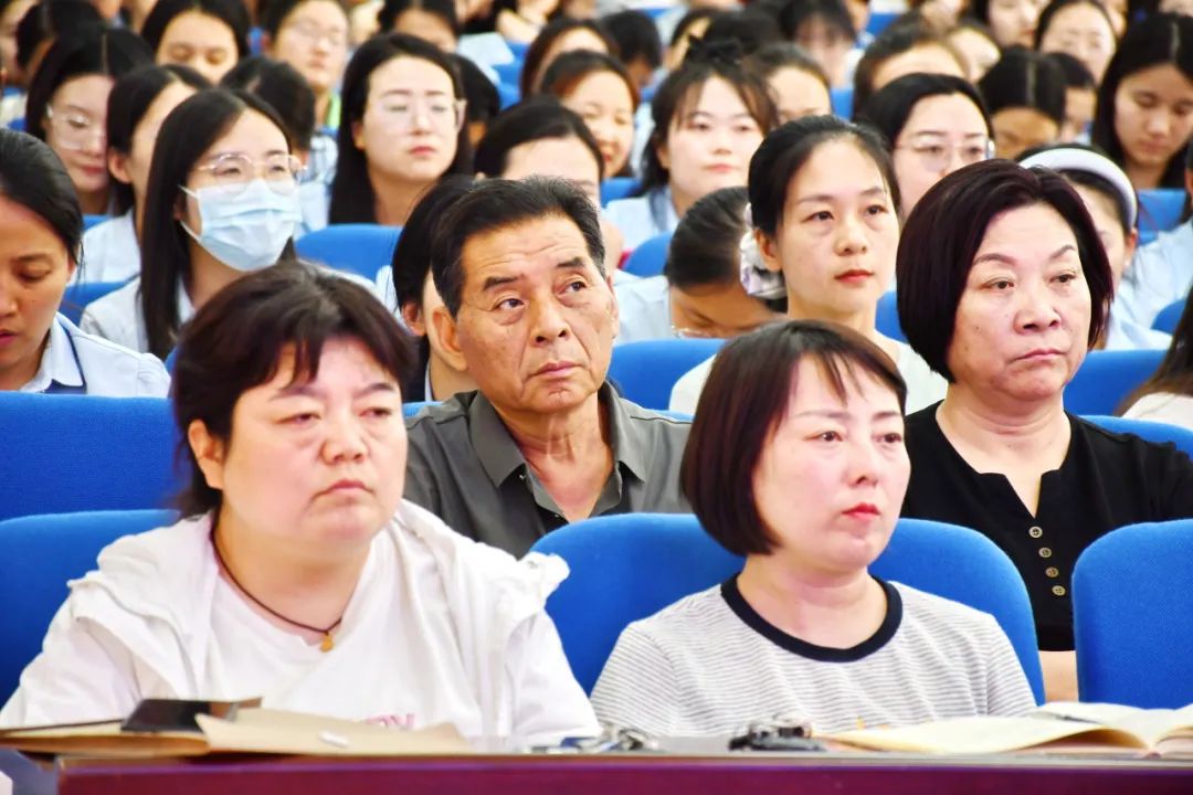 孟津?qū)W校第二屆教代會共謀教育發(fā)展新篇章，盛會圓滿召開