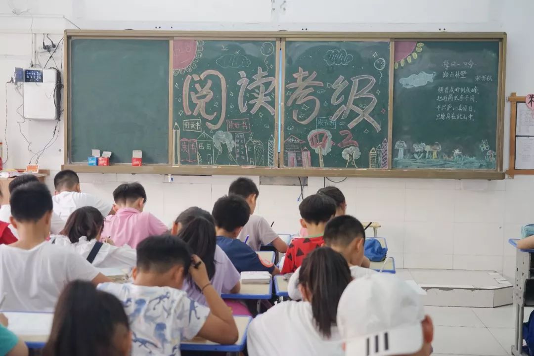 孟津?qū)W校小學(xué)部語文學(xué)科實(shí)踐探索，冬日書香潤澤心靈